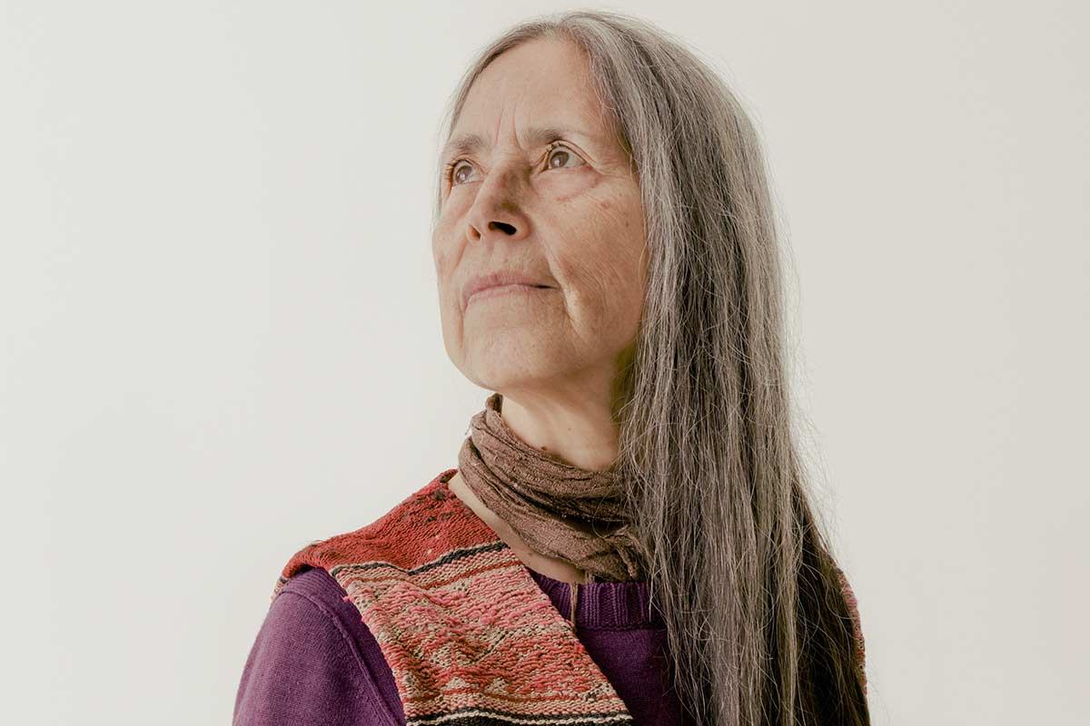 La extraordinaria carrera de Cecilia Vicuña, la chilena que recibió el León de Oro en la Bienal de Venecia 2022