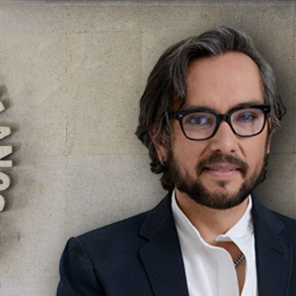 Diplomacia Costera: ¿Cómo un embajador multimillonario navega en Italia?
