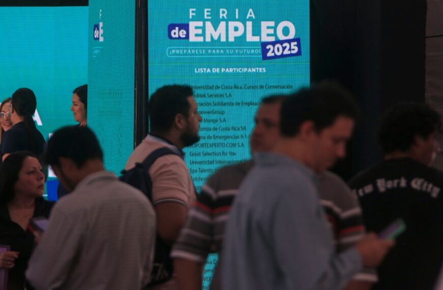 La Revolución Digital: Oportunidades y Desafíos Sociales