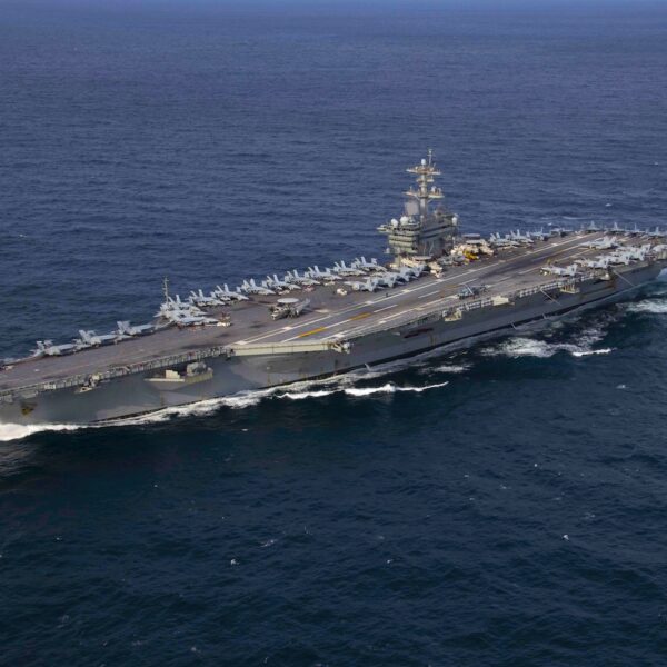 USS Abraham Lincoln: Preocupaciones Críticas en el Despliegue