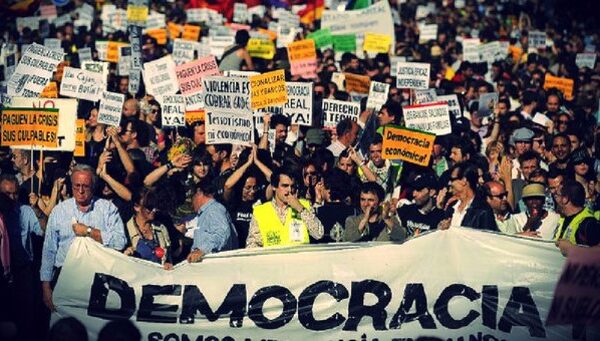 Crisis de la Democracia: Desafíos y Reflexiones