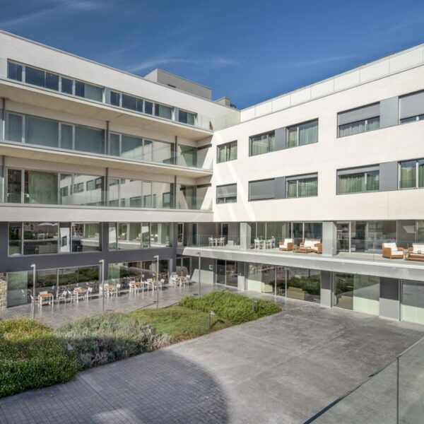 Residencias de ancianos: Viviendas de Último Recurso para Muchos