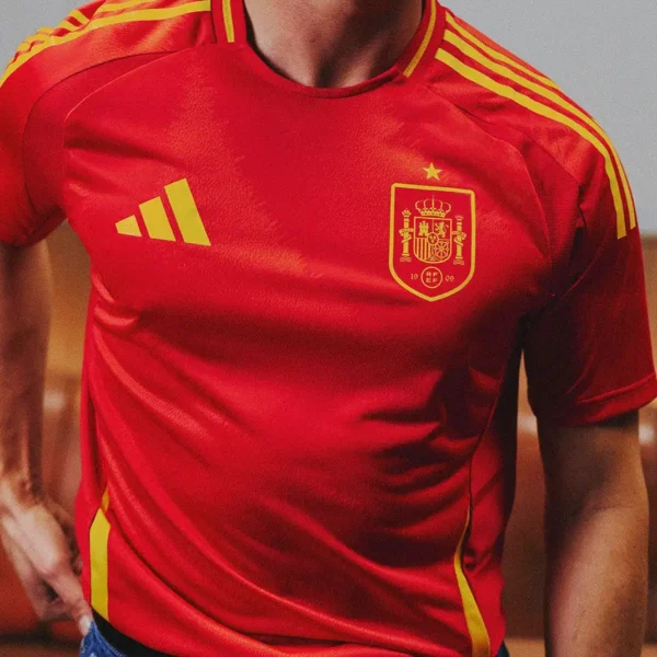 Camiseta blanca de España: El secreto detrás del lanzamiento esperado